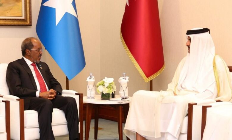 الرئيس الصومالي يلتقي بأمير قطر في الدوحة